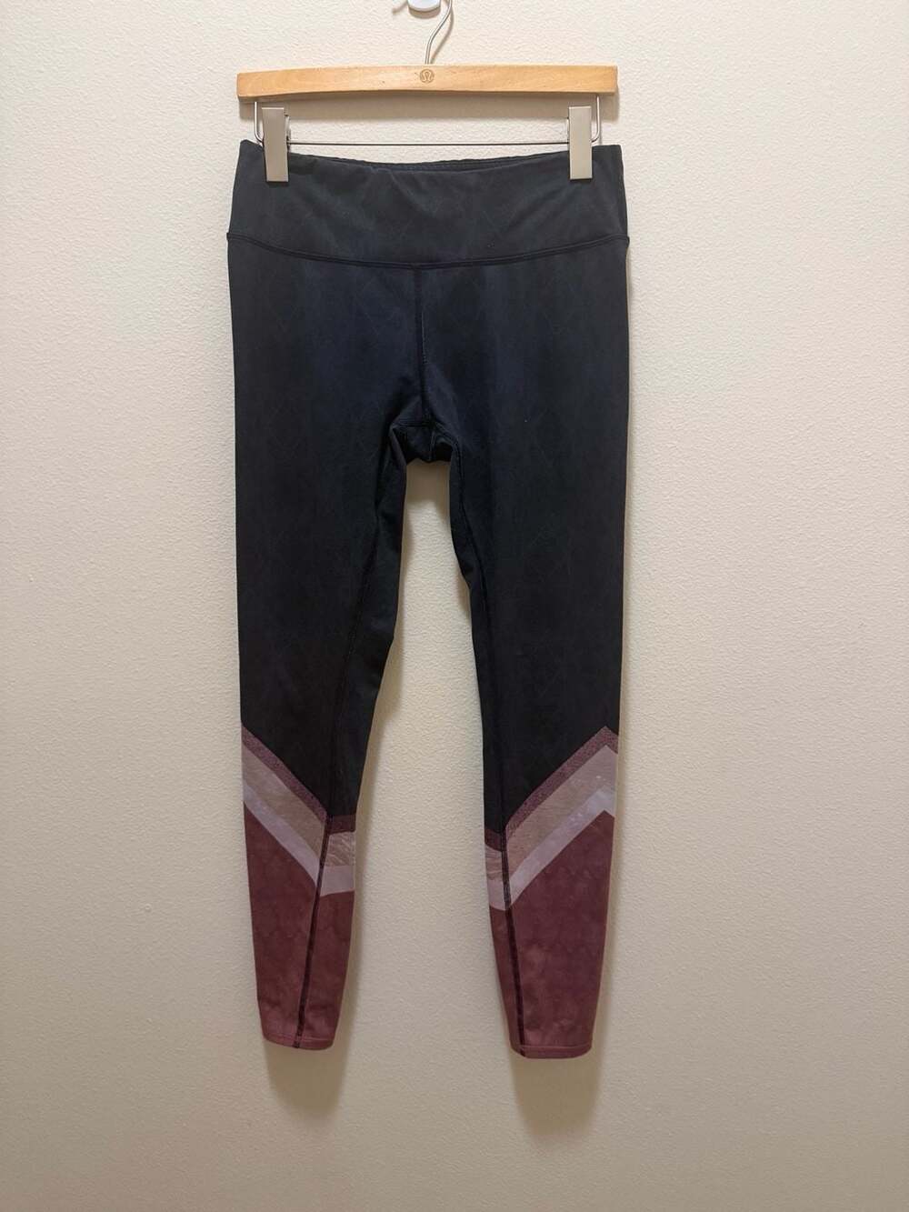 Alo Yoga Black and Burgundy Colorblocked Leggings